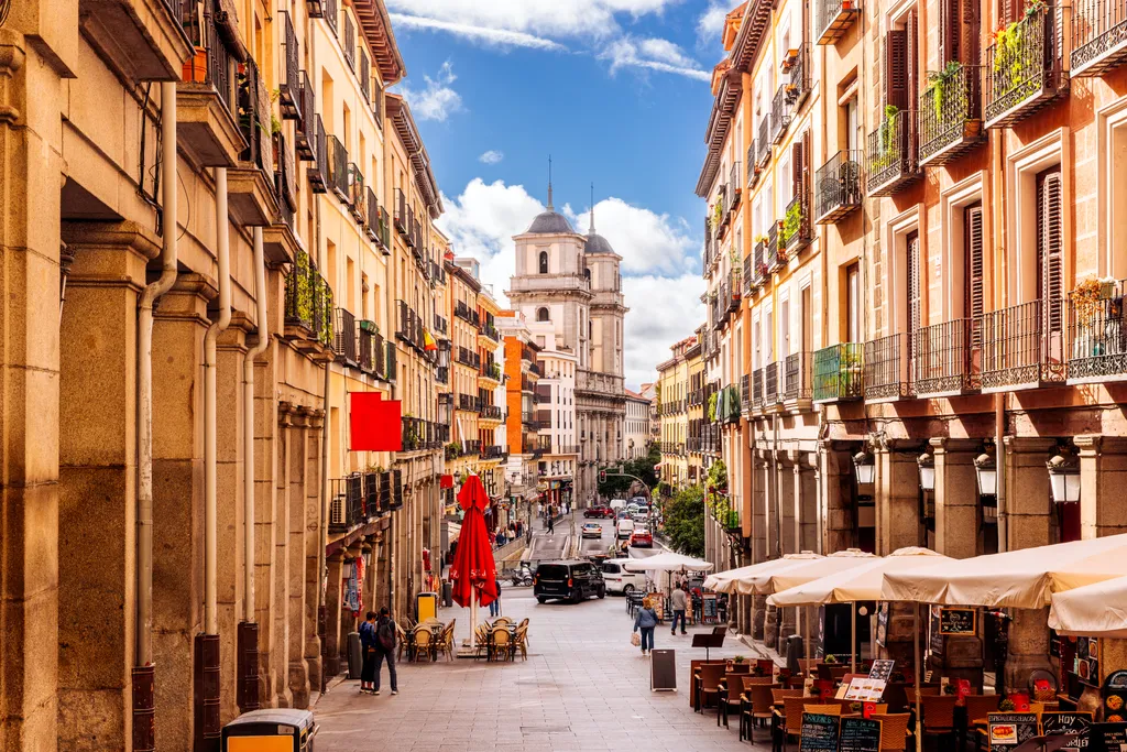 School Search and Educational Consultation in Madrid, Spain